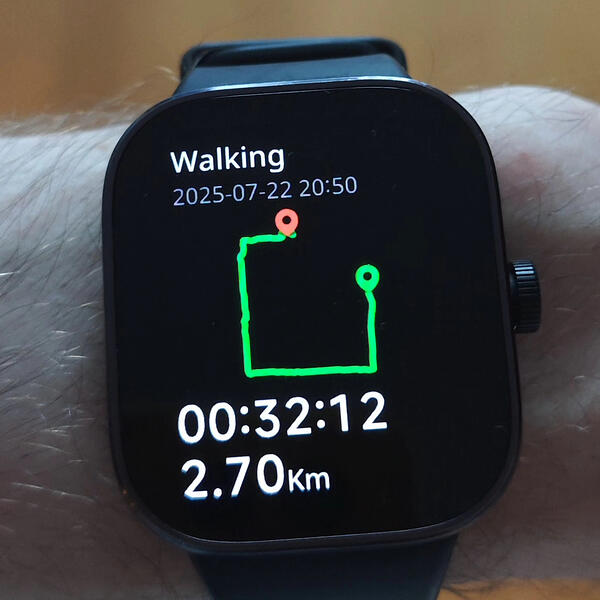 Viedpulkstenī redzami pastaigas dati ar maršrutu, laiku 00:32:12 un attālumu 2.70km, kā arī datumu 2025-07-22 un laiku 20:50. (Captioned by AI)